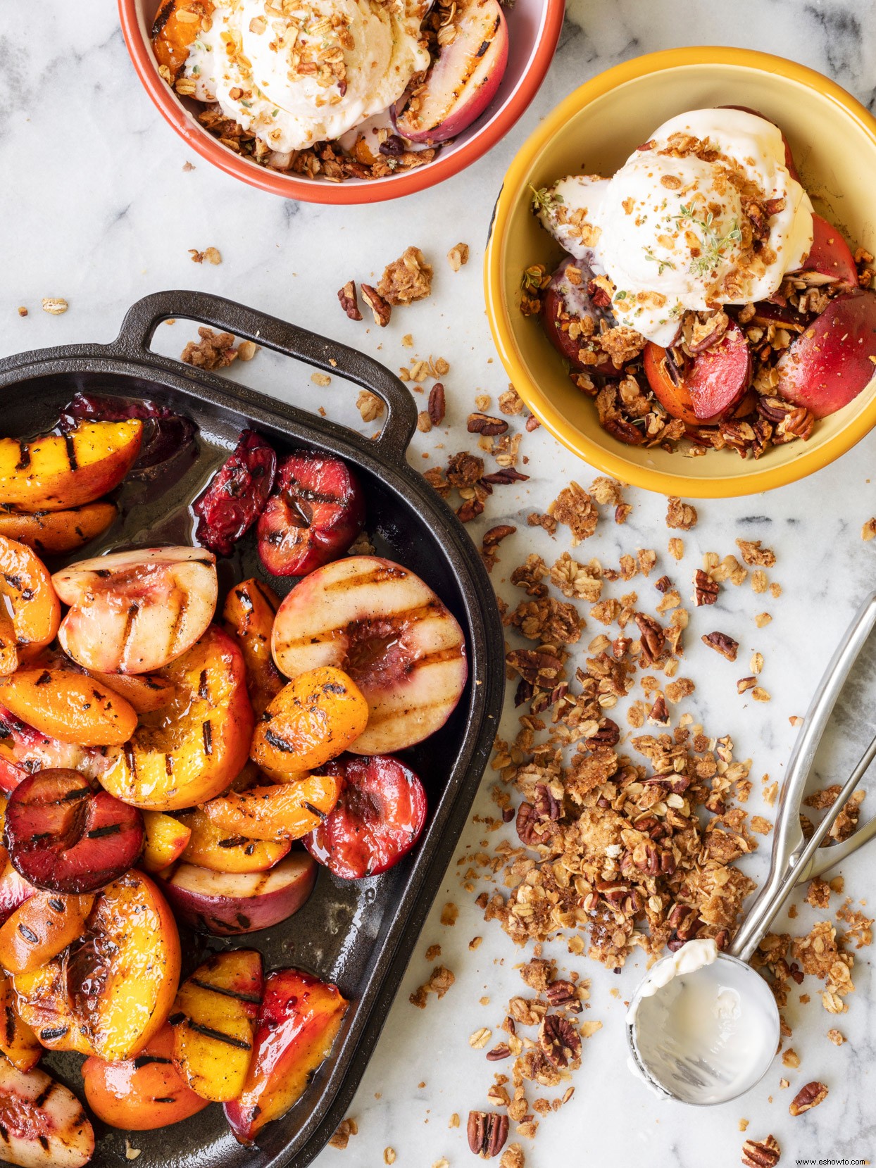 Sundaes De Fruta De Hueso A La Parrilla Con Crumble De Avena 