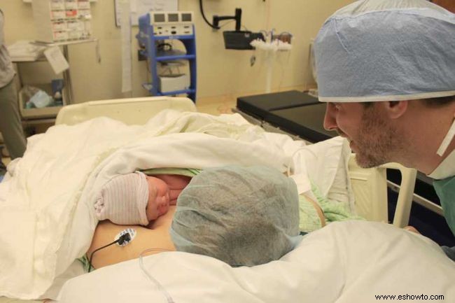 Cómo las cortinas transparentes para cesárea permiten a las mamás conocer a sus bebés de una nueva manera 