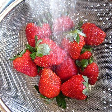 Cómo hacer puré de fresas para bebés 