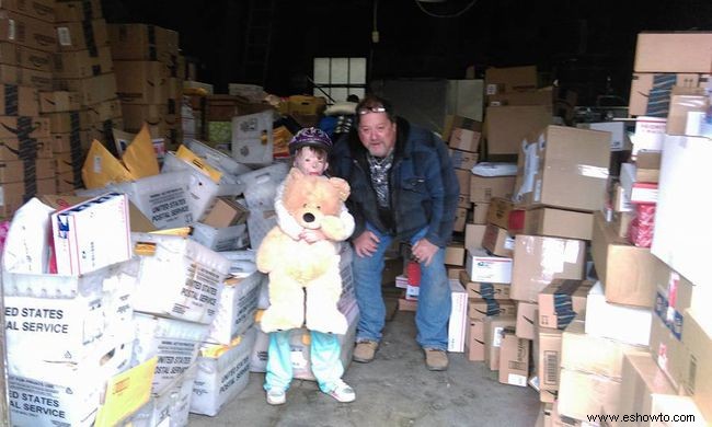 Niña con quemaduras graves que quería tarjetas para Navidad está consiguiendo su deseo 