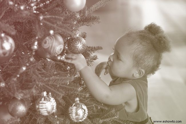 Vas a querer probar este truco viral para proteger tu árbol de Navidad a prueba de bebés 