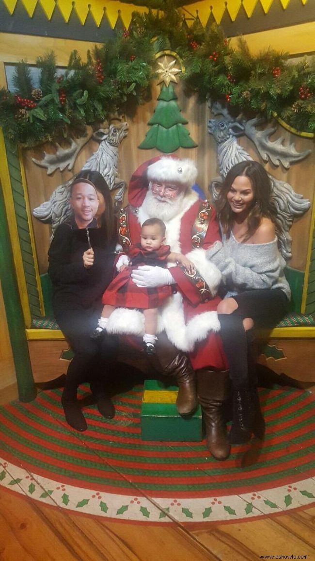 Todos saluden a Chrissy Teigen, quien asombrosamente se vuelve realista acerca de esas fotos perfectas de Papá Noel 