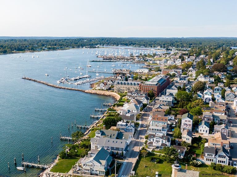 Cómo recorrer las ciudades pequeñas a lo largo de la costa de Connecticut este verano 