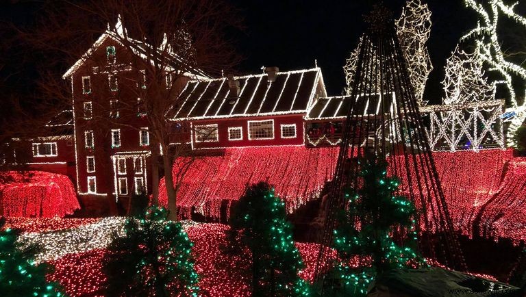 Las 38 mejores exhibiciones de luces navideñas en todo el país que son absolutamente impresionantes 