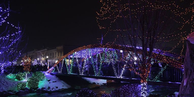 Las 38 mejores exhibiciones de luces navideñas en todo el país que son absolutamente impresionantes 