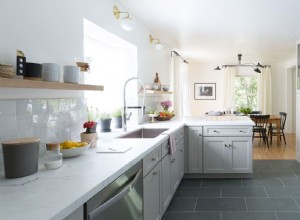 Transformación Impactante: De Cocina Retro de los 70 a Espacio Escandinavo Moderno