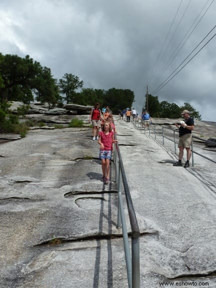 Senderismo hasta la cima de Stone Mountain