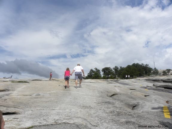 Senderismo hasta la cima de Stone Mountain