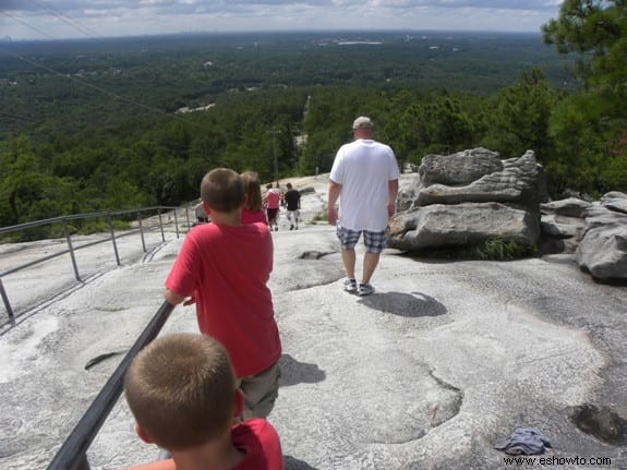 Senderismo hasta la cima de Stone Mountain