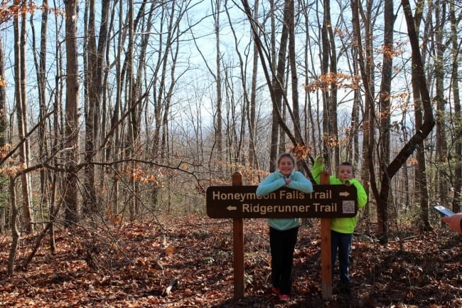 Senderismo Honeymoon Falls Trail en Pine Mountain State Park 