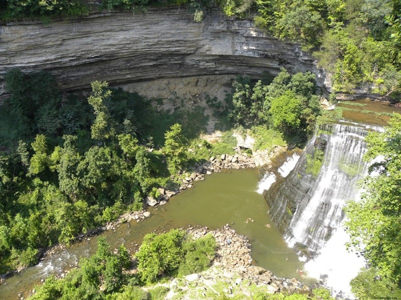 Encontrando la belleza en Burgess Falls Sparta, TN