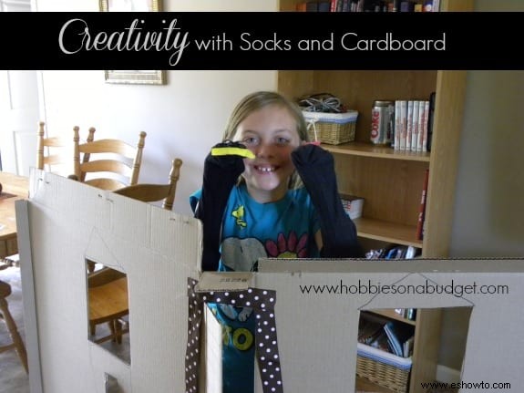 Creatividad con calcetines y cartón