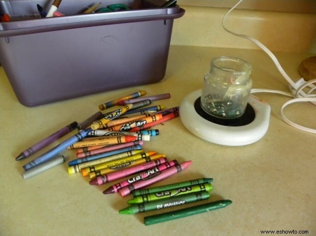 Crayones caseros con un calentador de velas