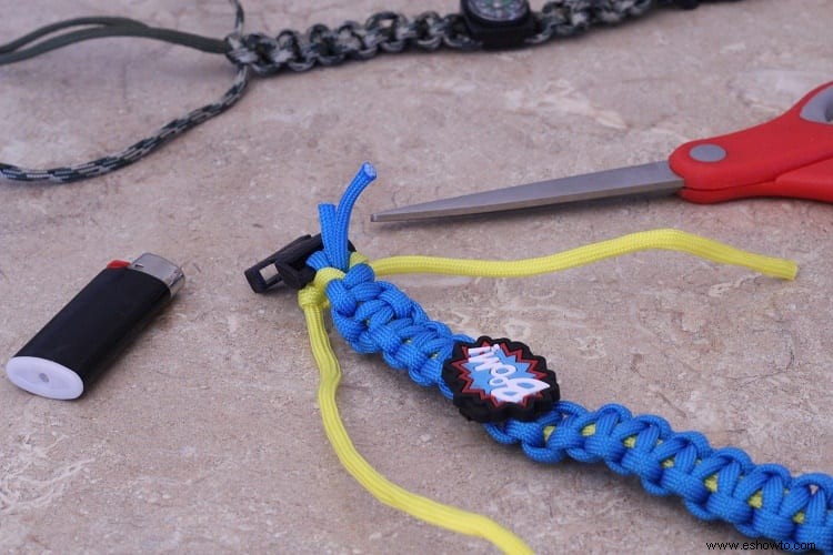 Cómo hacer una pulsera de paracord