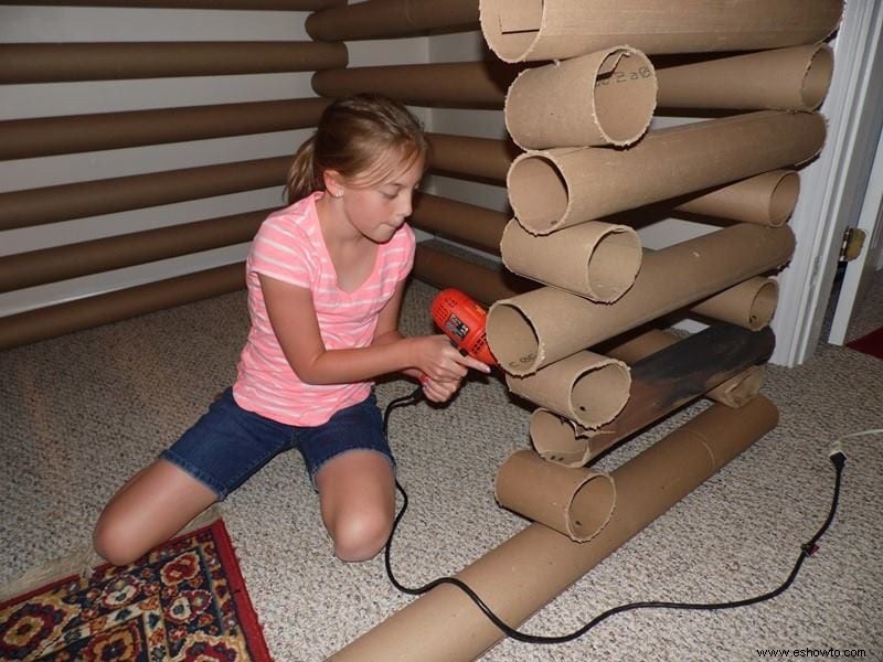 Construir una cabaña de troncos con tubos de alfombra