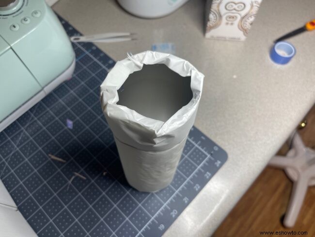 Cómo crear un diseño de taza con restos de tinta