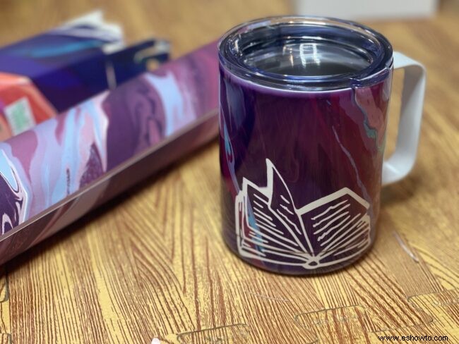 Diseños de tazas Cricut con tazas de colores