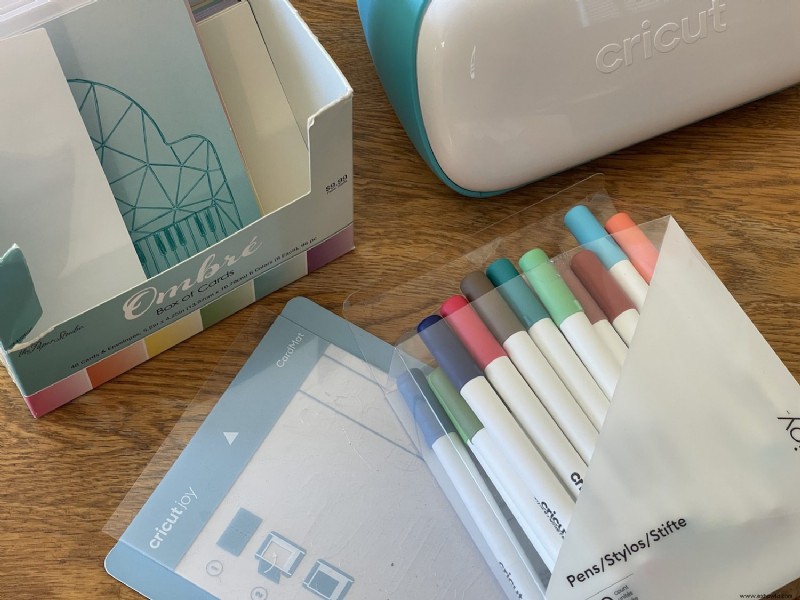 Hacer tarjetas desde el sofá con Cricut Joy