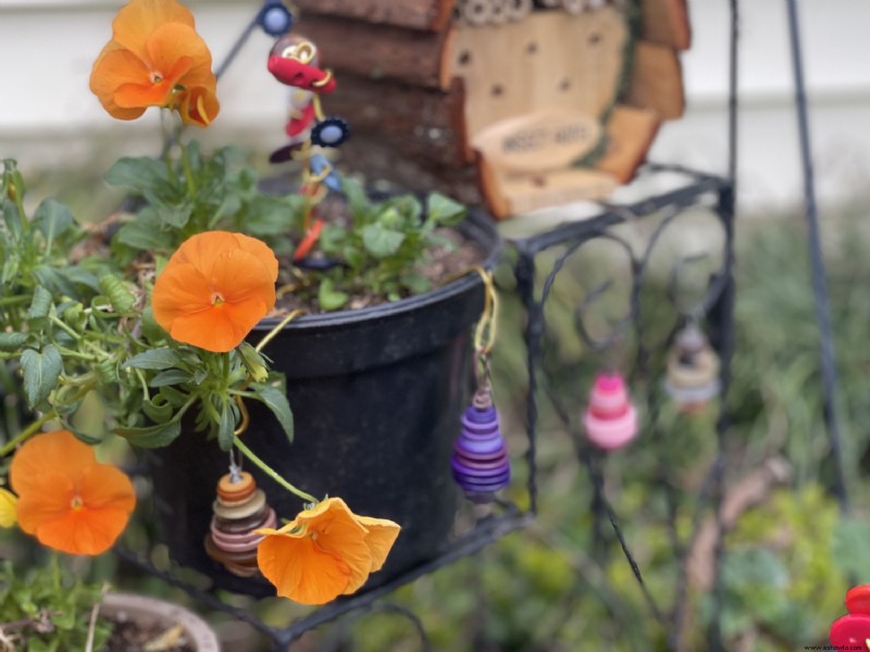 Decoración de botón para jardín y estacas para flores