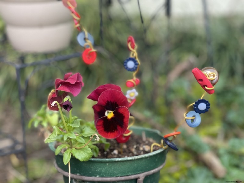 Decoración de botón para jardín y estacas para flores