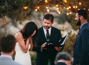 Cómo dar una lectura de ceremonia nupcial si odias hablar en público