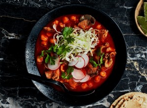 Pozole Rojo Vegano con Champiñones: Receta Auténtica del Chef Edgar Castrejón