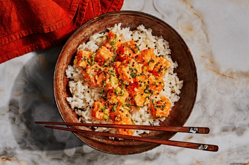 Poke de salmón ponzu con jengibre