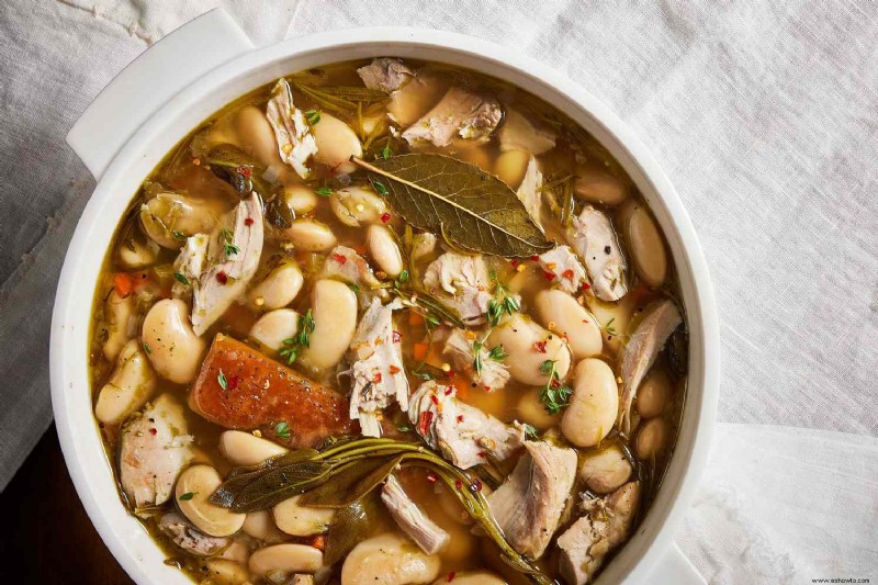 Frijoles gigantes estofados con parmesano y pavo