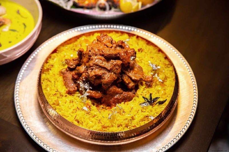 Laal Maas (curry de cabra de Rajasthani) con azafrán dulce Zarda Pulao