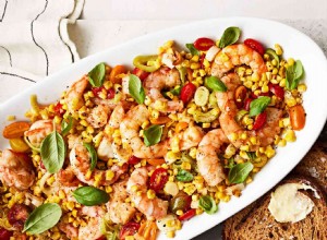 Receta Fácil de Camarones con Maíz Asado, Puerros, Tomates Cherry y Albahaca | 30 Minutos