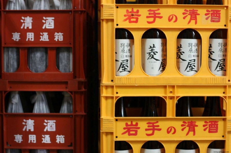 Hay un tren de sake que atraviesa Japón, y es tan genial como piensas
