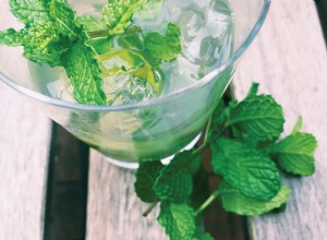 Cócteles de Verano con Hierbas Frescas: Recetas Expertas y Sabores Inolvidables