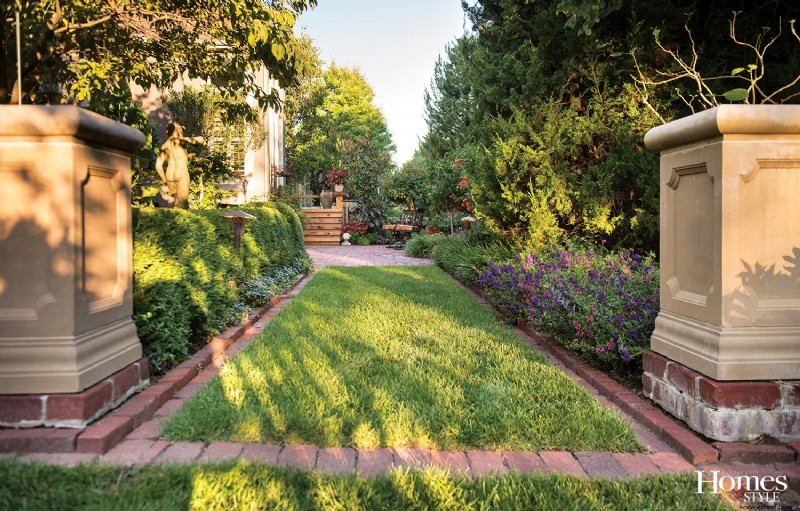 Un oasis en el patio trasero ayuda a que florezcan las relaciones entre vecinos