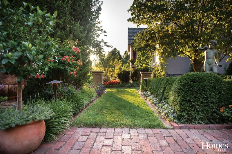 Un oasis en el patio trasero ayuda a que florezcan las relaciones entre vecinos