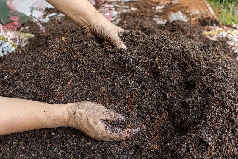 Cómo hacer tu propia tierra de jardín