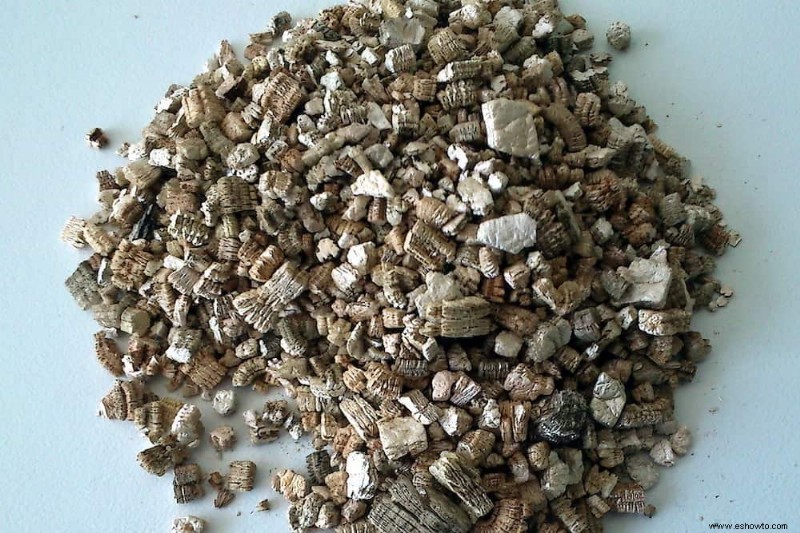 Cómo usar perlita versus vermiculita en el suelo