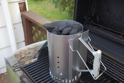 Cómo encender correctamente una parrilla de carbón