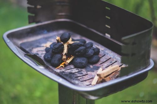 Cómo encender correctamente una parrilla de carbón