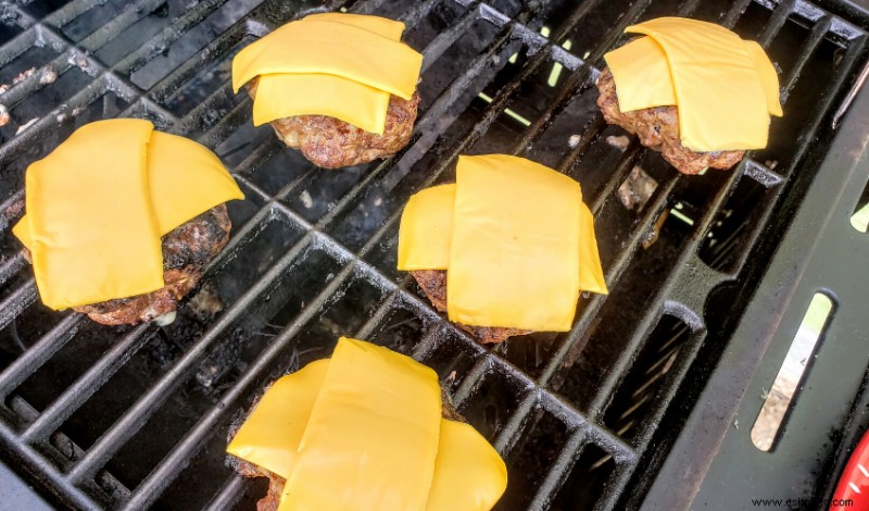 Cómo asar hamburguesas:perfectas y jugosas en 7 sencillos pasos