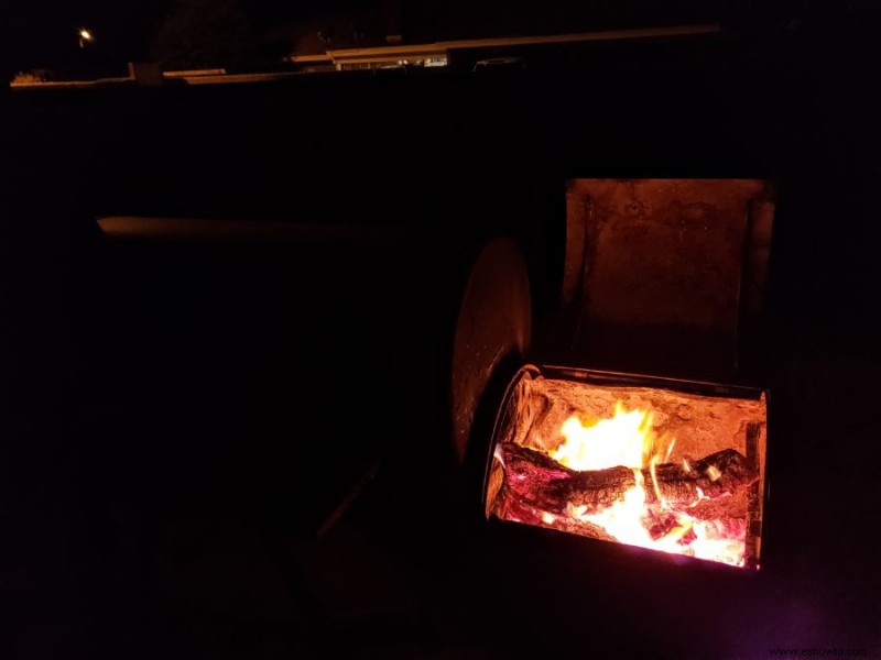 Cómo ahumar queso en frío:una guía para ahumar en el patio trasero