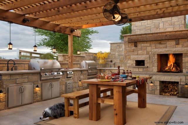 30 ideas de diseño de área de barbacoa en el patio trasero:estilo de parrilla e inspiraciones