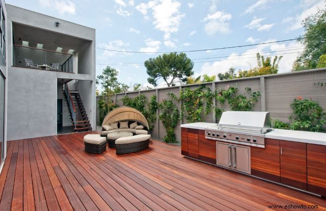 30 ideas de diseño de área de barbacoa en el patio trasero:estilo de parrilla e inspiraciones