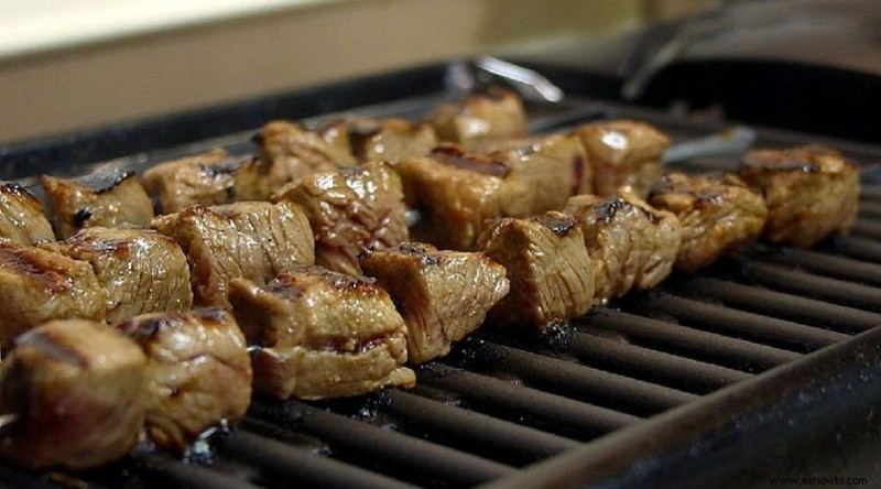 Asar a la parrilla frente a asar a la parrilla:¿cuál es la diferencia?