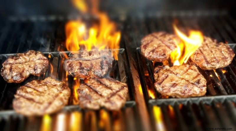 Asar a la parrilla frente a asar a la parrilla:¿cuál es la diferencia?