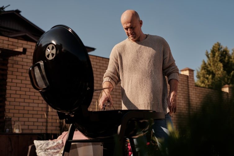 Cómo cocinar pollo asado a la parrilla