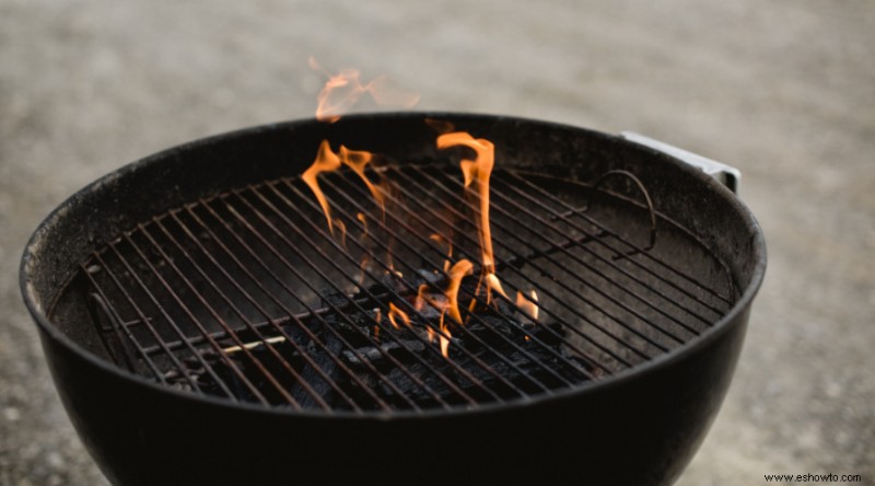 Cómo eliminar el óxido de las rejillas de una parrilla para barbacoa