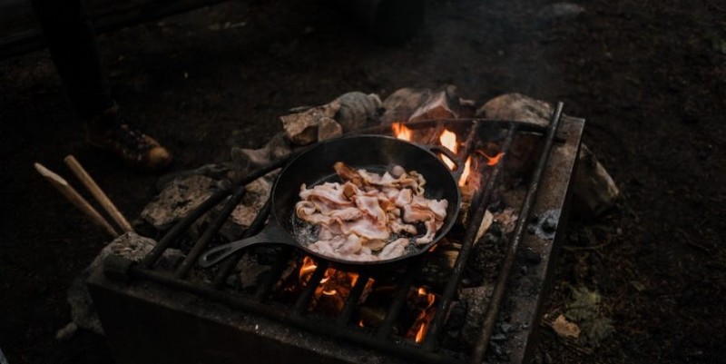 Cómo evitar llamaradas en una parrilla de gas o carbón