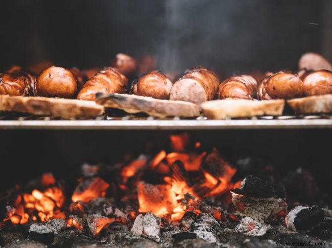 Cómo evitar que los alimentos se peguen a las rejillas de la parrilla