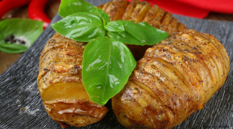 Cómo cocinar papas al horno a la parrilla