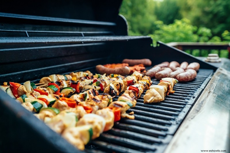 Cómo limpiar su barbacoa y prepararla para la temporada